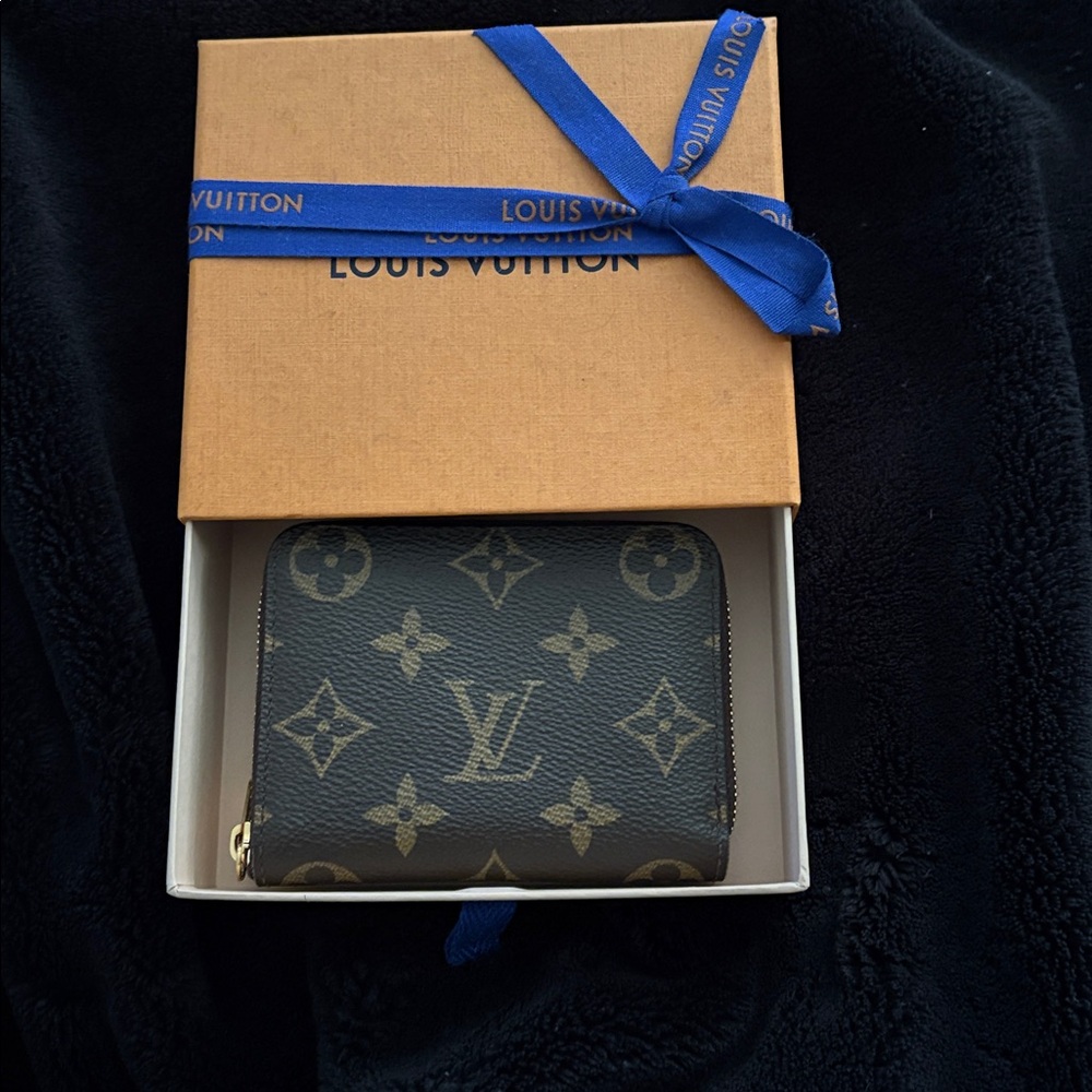 Louis Vuitton Zippy wallet